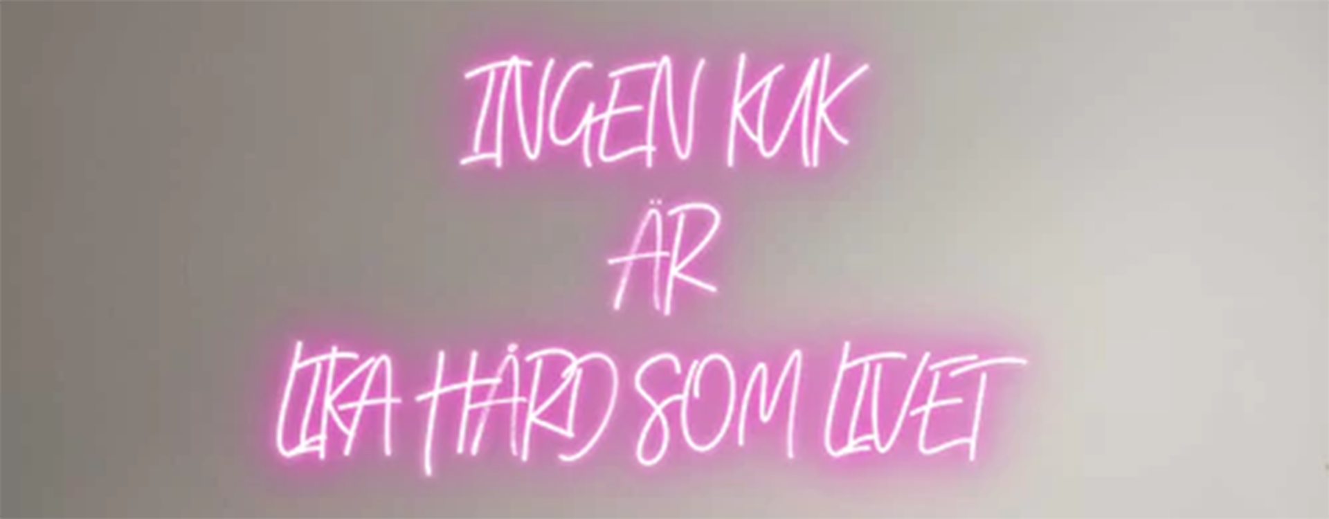 Maximizing Outdoor Space with Neon Signs This Summer