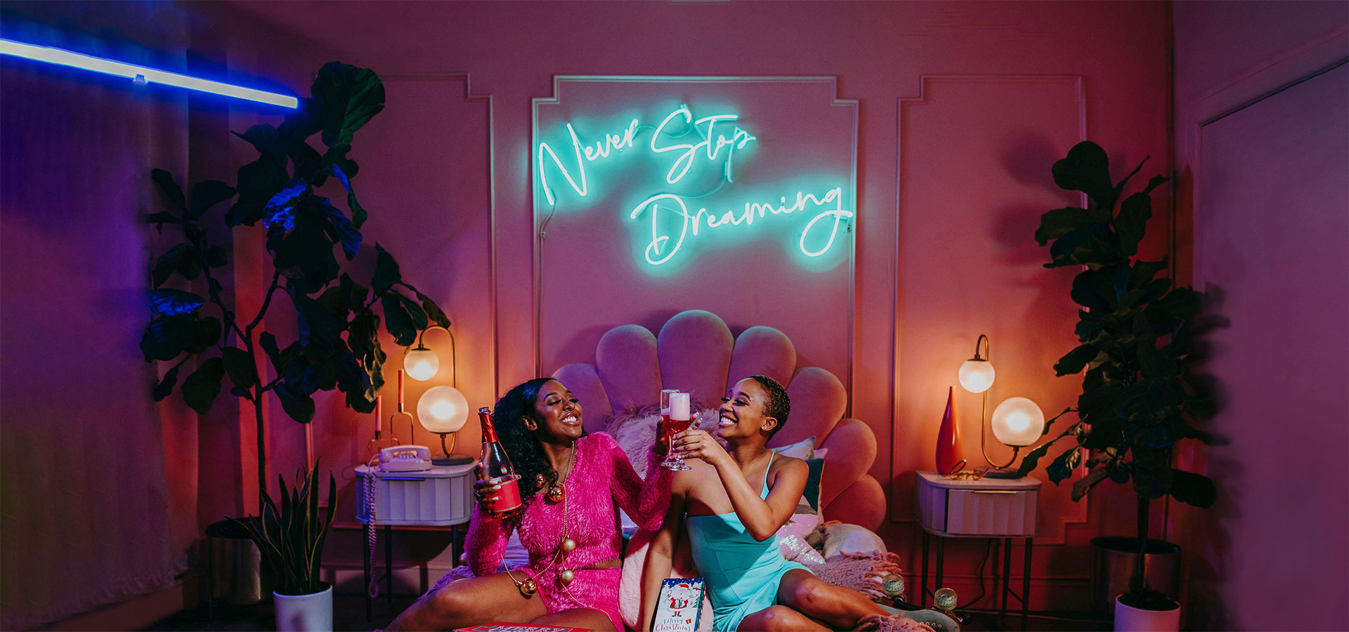 Never-Stop-Dreaming-Neon-Signs