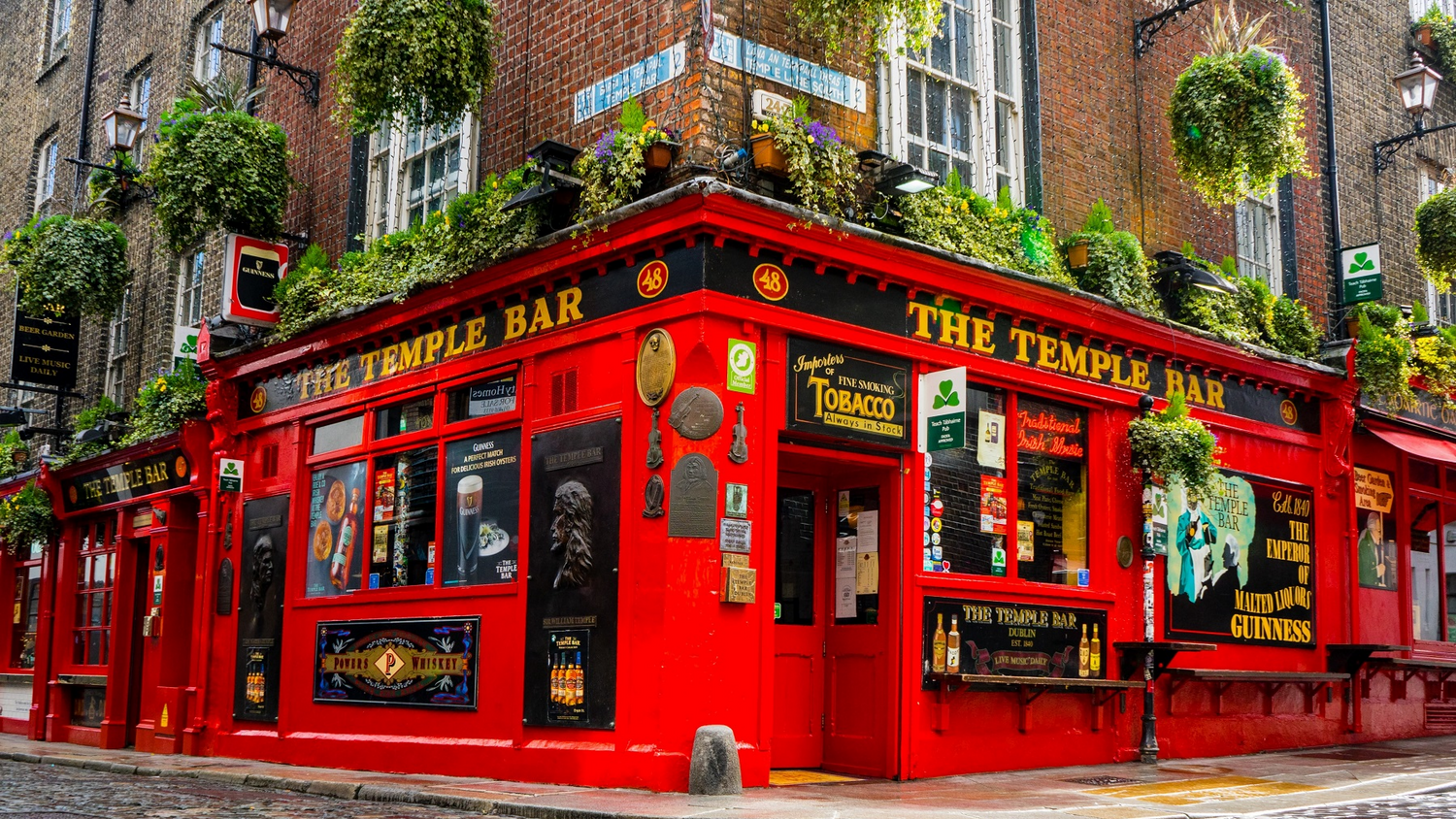 From Irish Pubs to Home Parties: How Neon Lighting Shapes St. Patrick’s Day Vibes