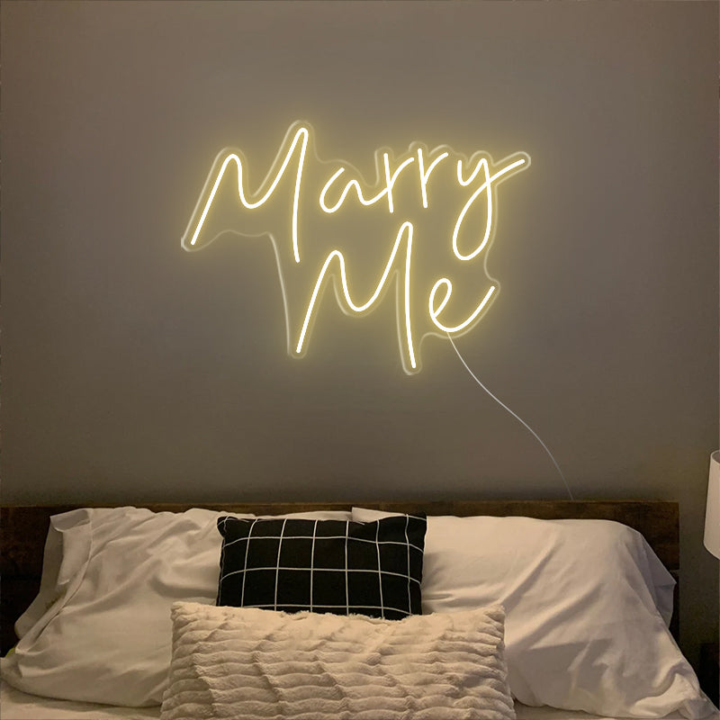 Enseigne au néon Marry Me pour mariage